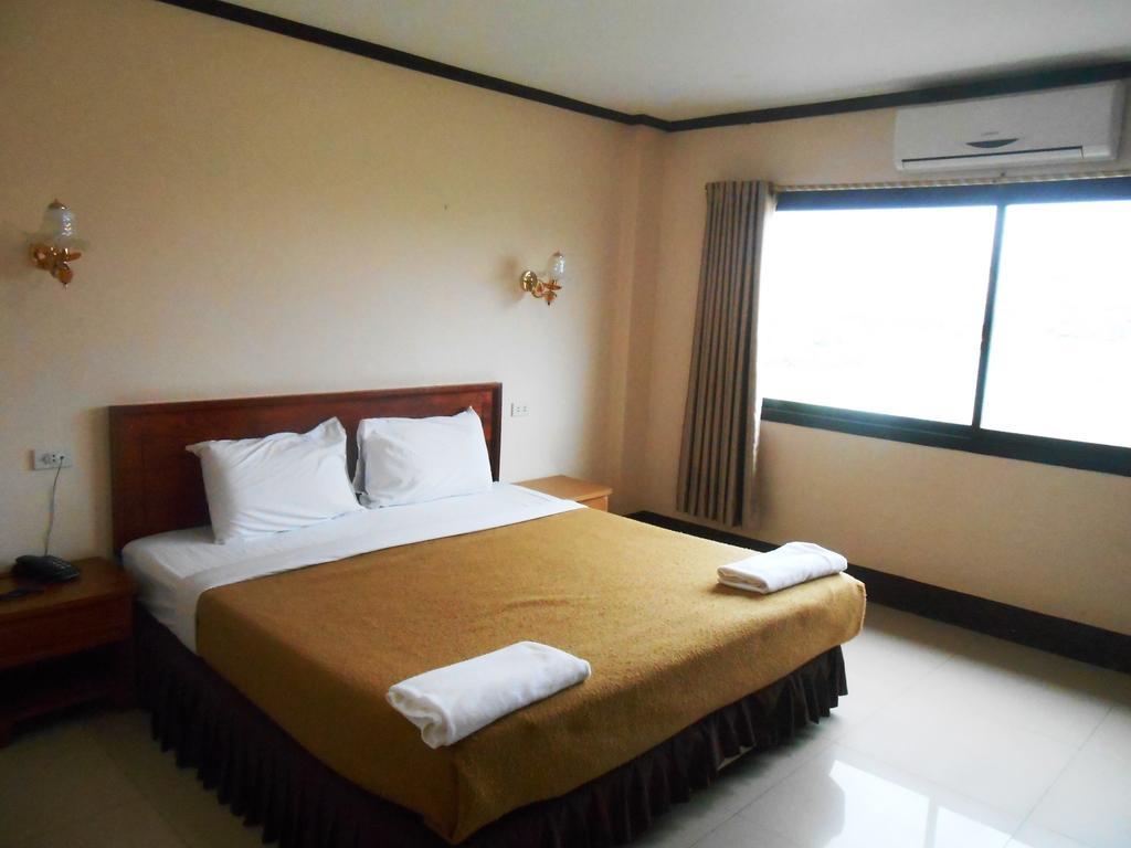 Chaleunehoung Hotel Vientiane Room photo